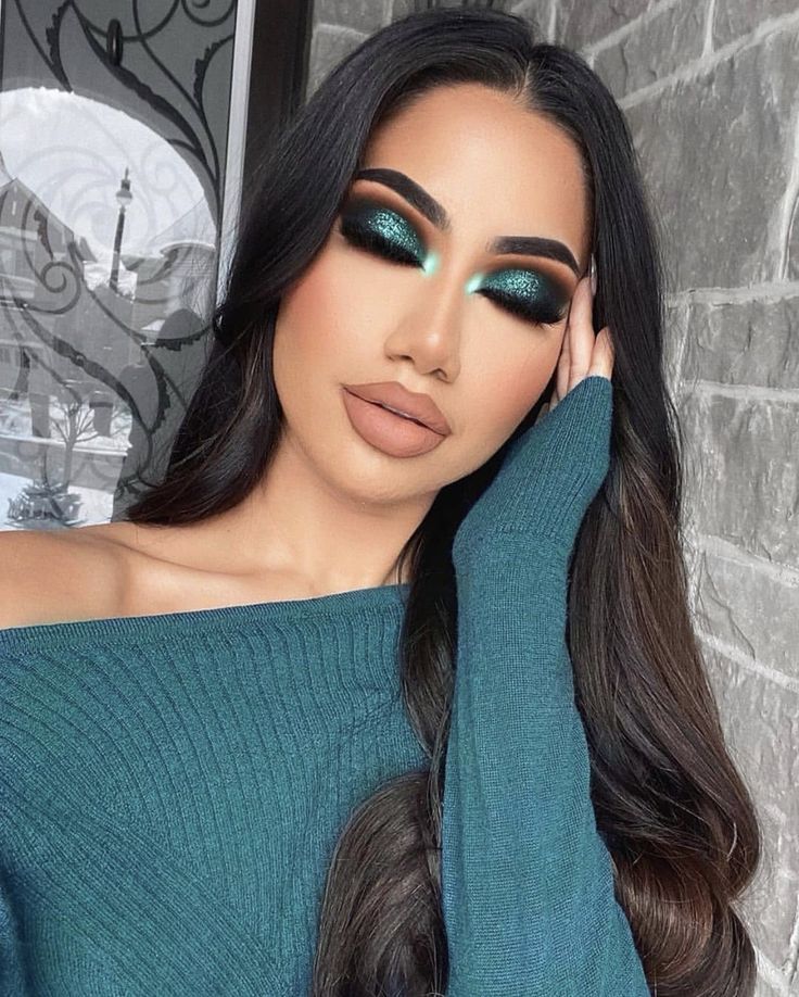 teal eyeshadow