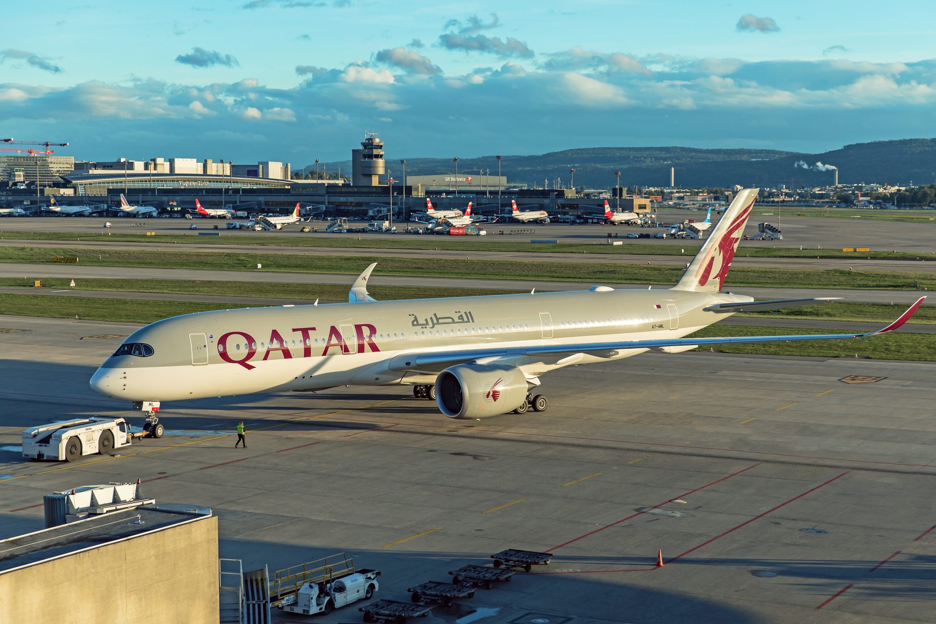 does qatar airways fly to toronto