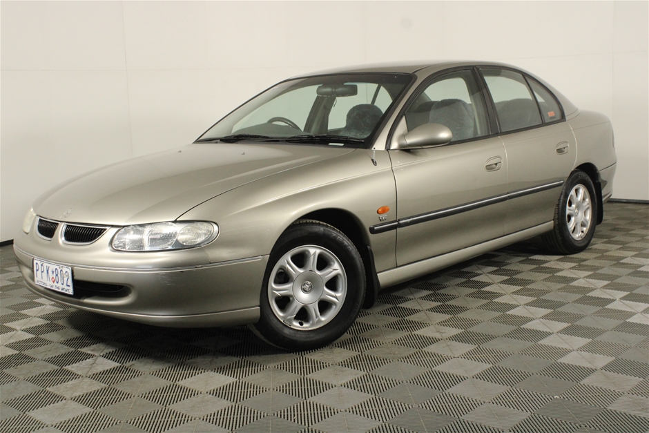 holden commodore vt berlina