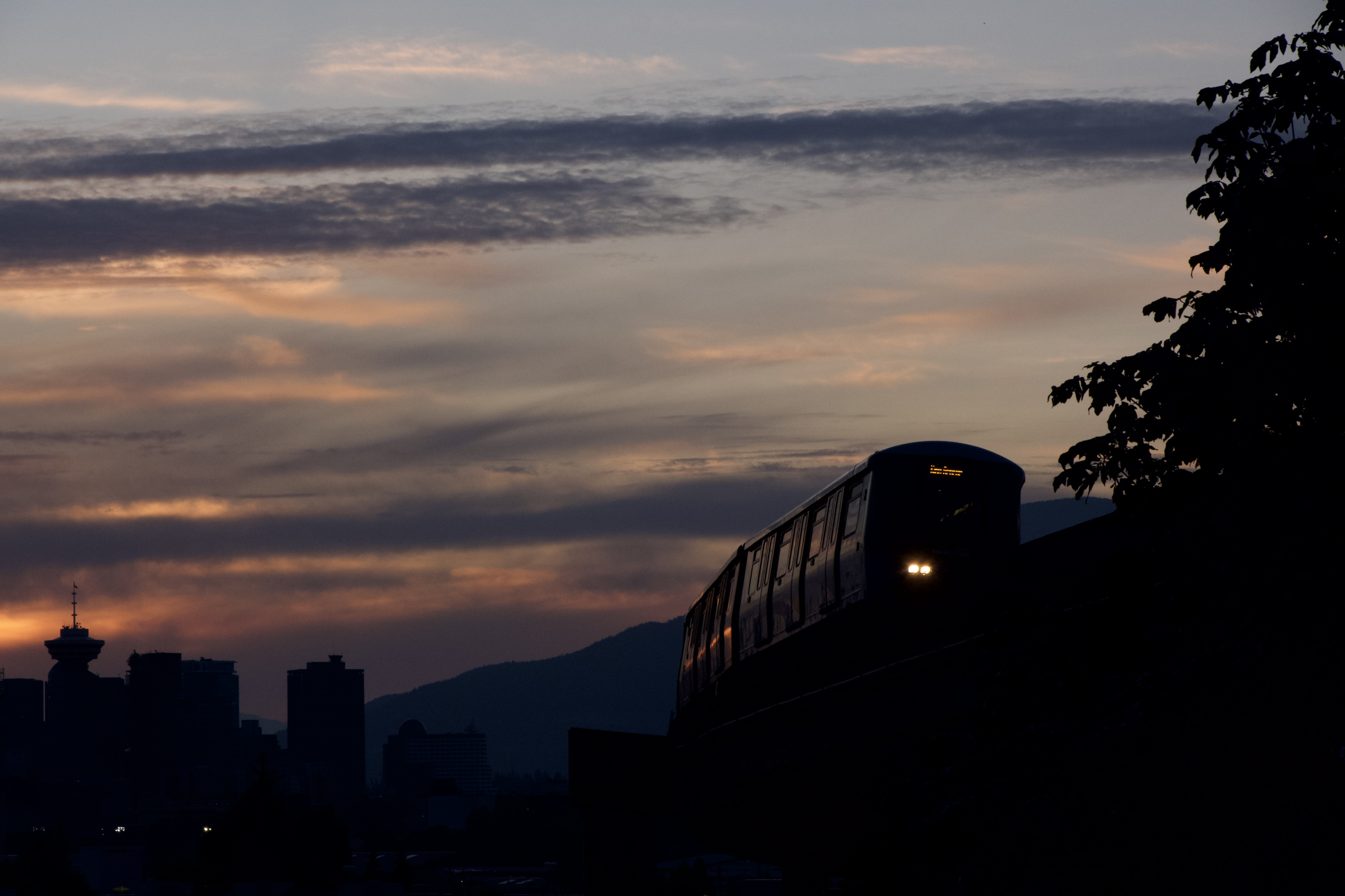 how late does the skytrain run