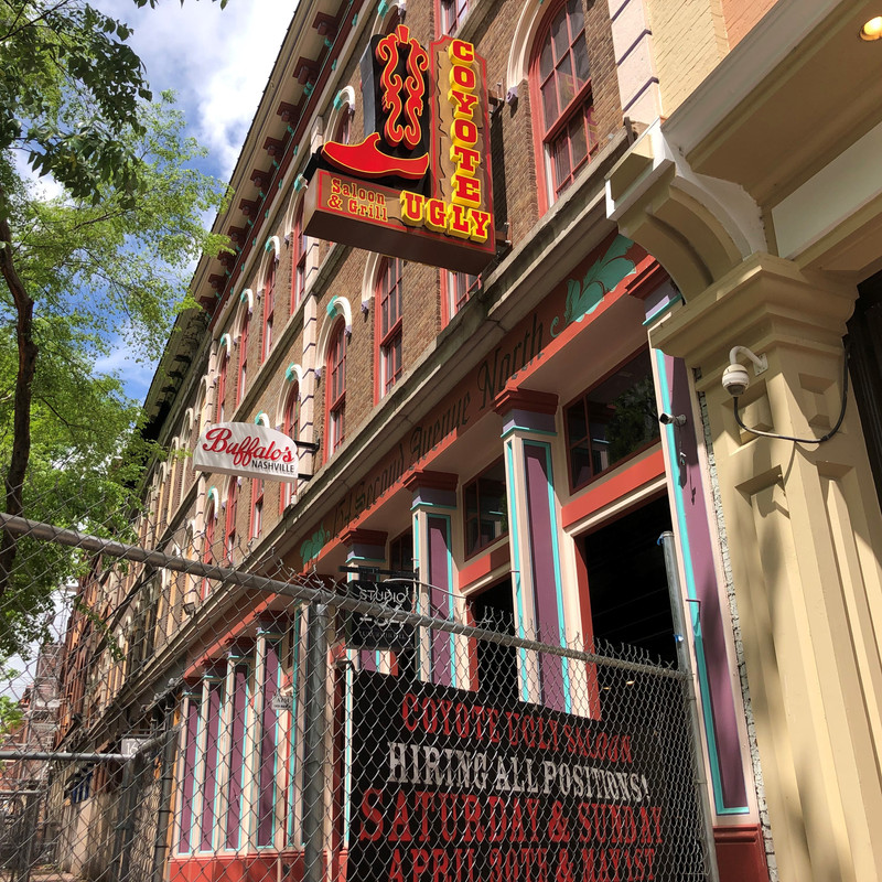 coyote ugly bar in nashville tennessee