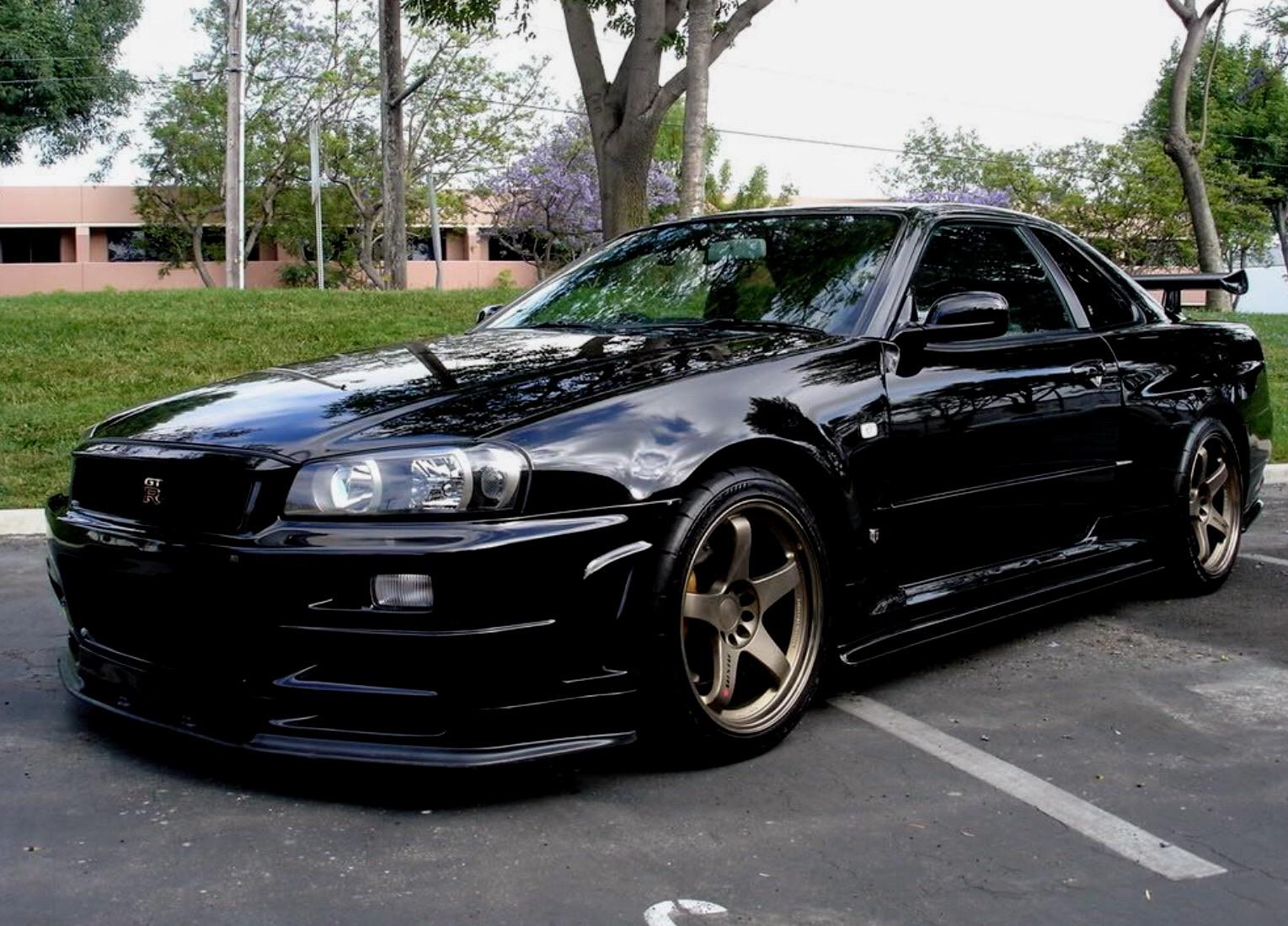 black skyline r34