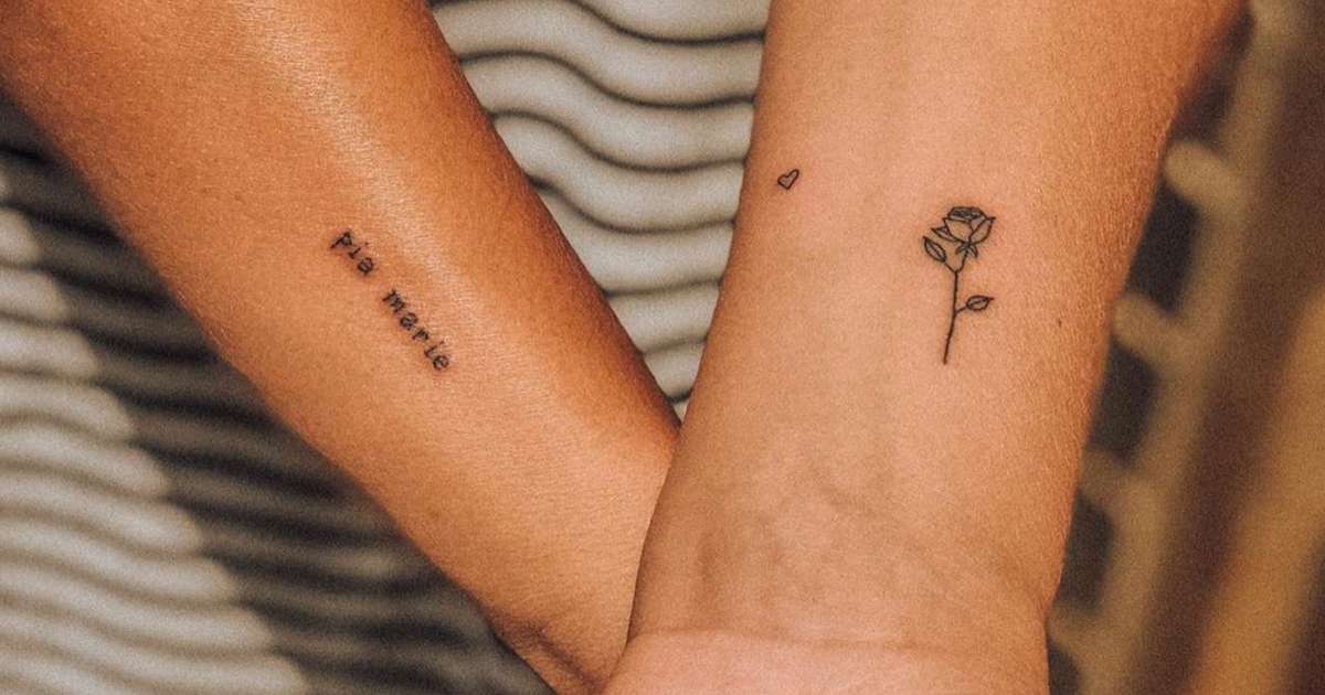 flores minimalistas tatuajes