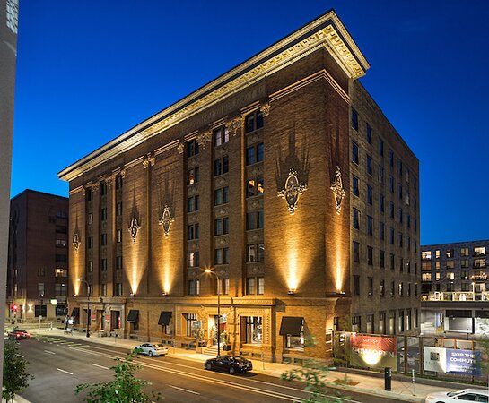 hotels near us bank stadium