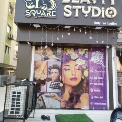 beauty parlour for women near me