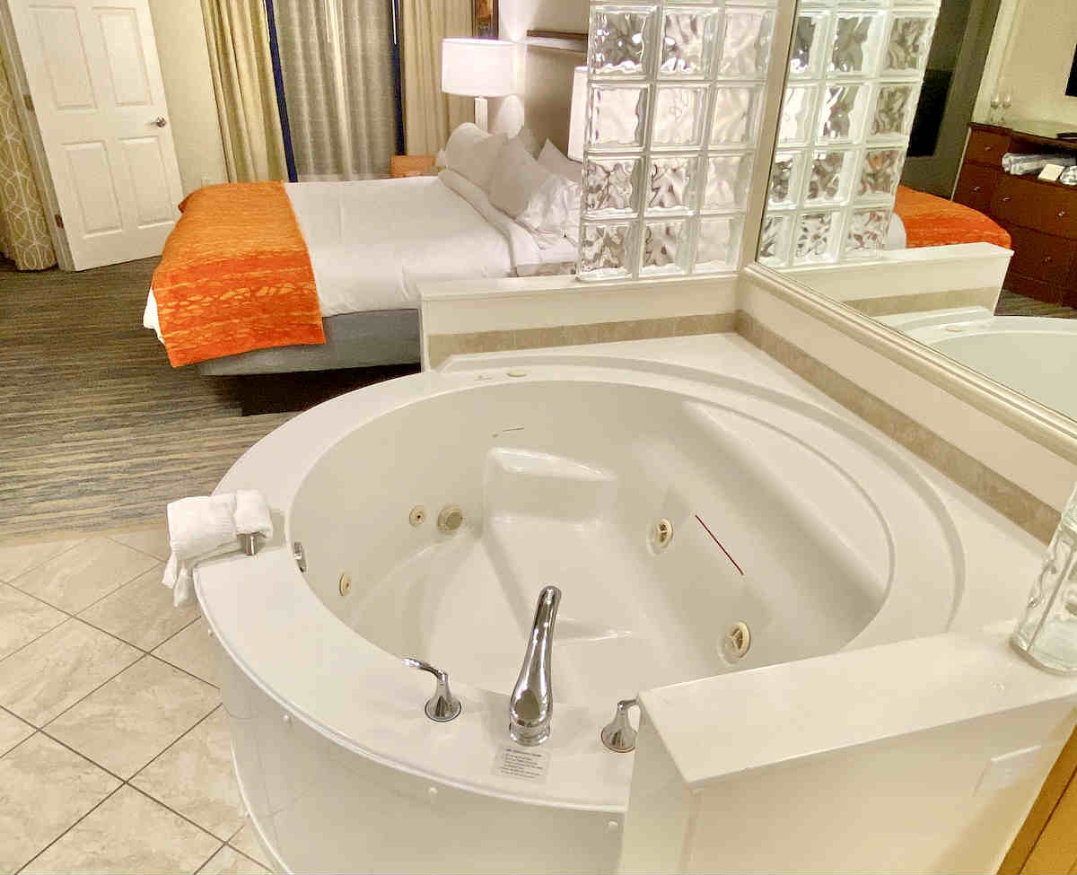 jacuzzi suites near me