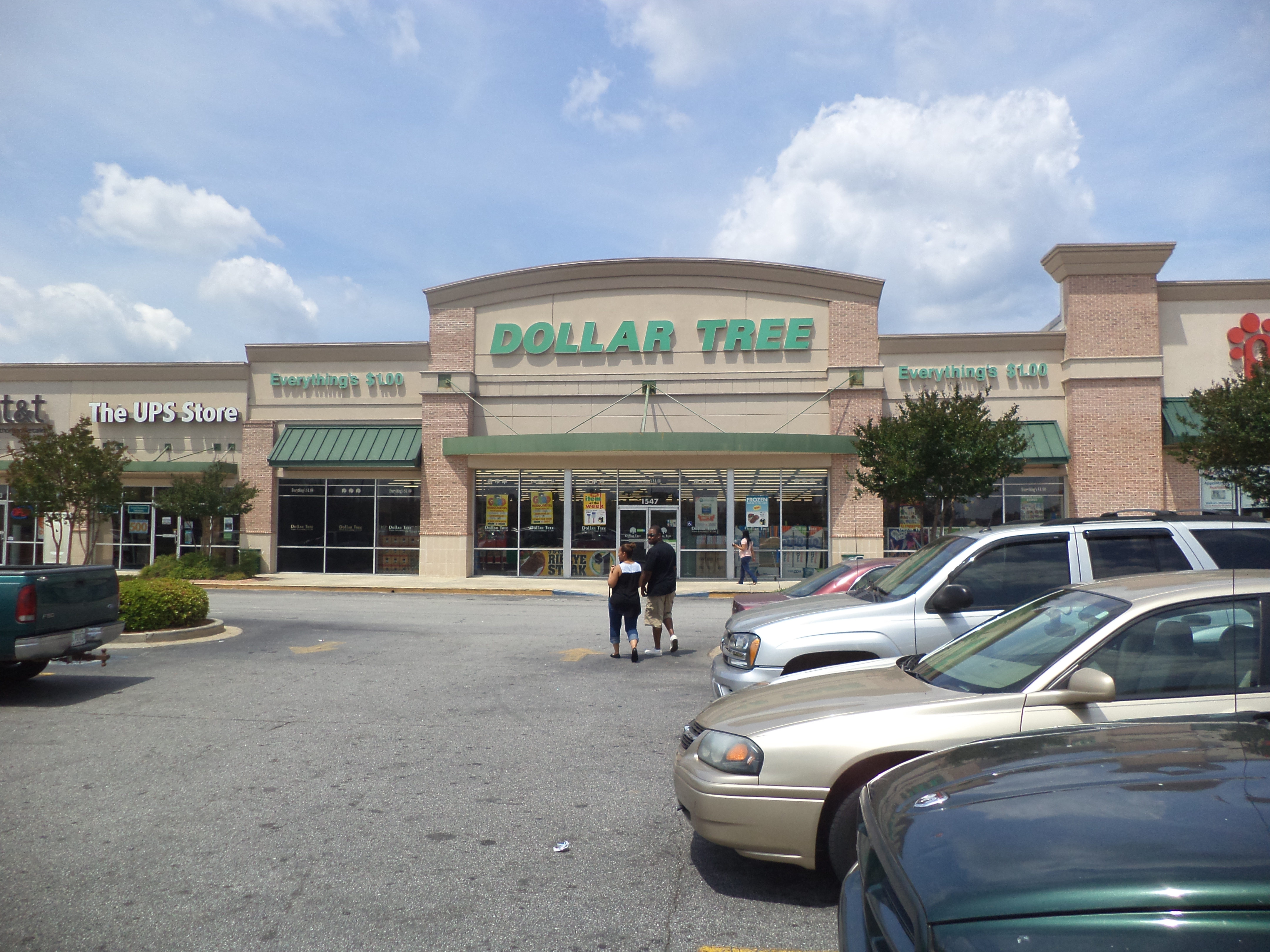 how much does dollar tree pay