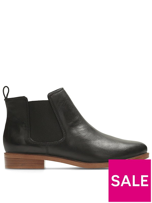 wide fit ankle boots clarks