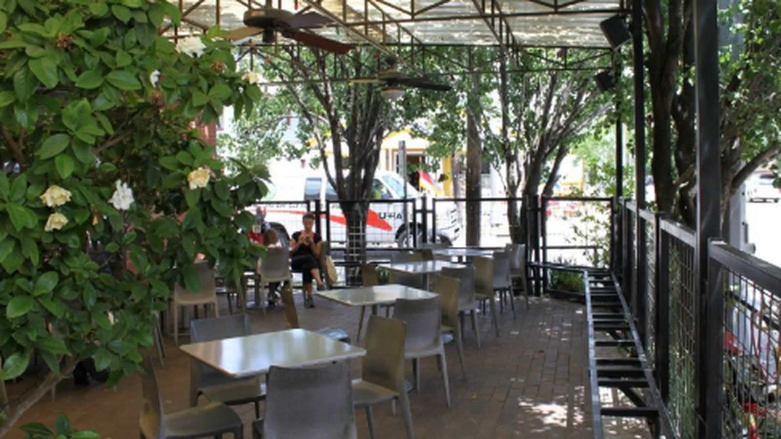 coffee shops with outdoor seating