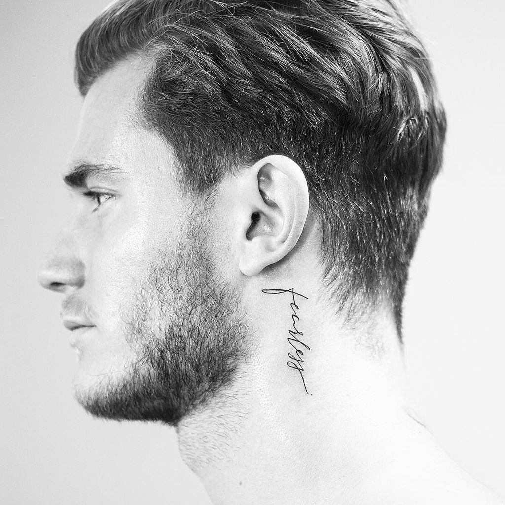 tatuajes en el cuello hombres