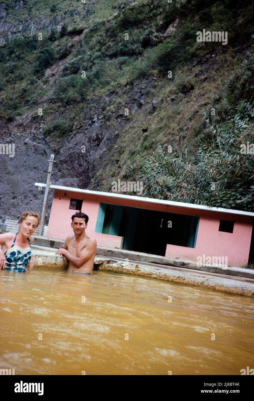 mujeres baños tungurahua