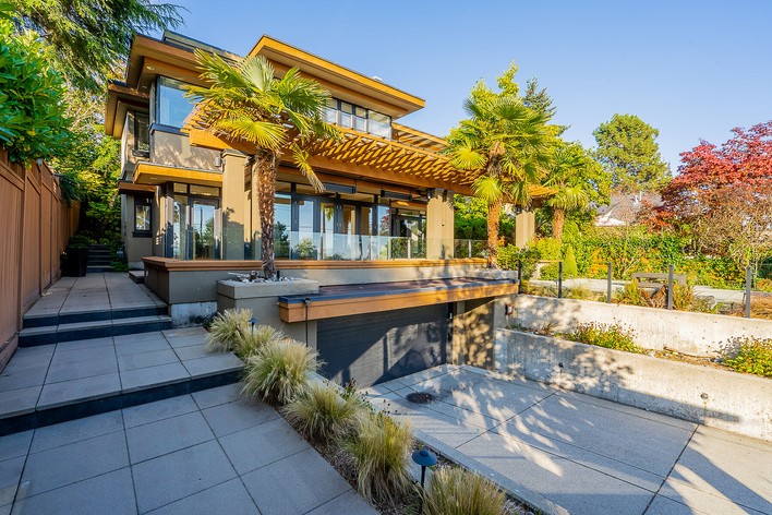 luxury homes for sale west vancouver