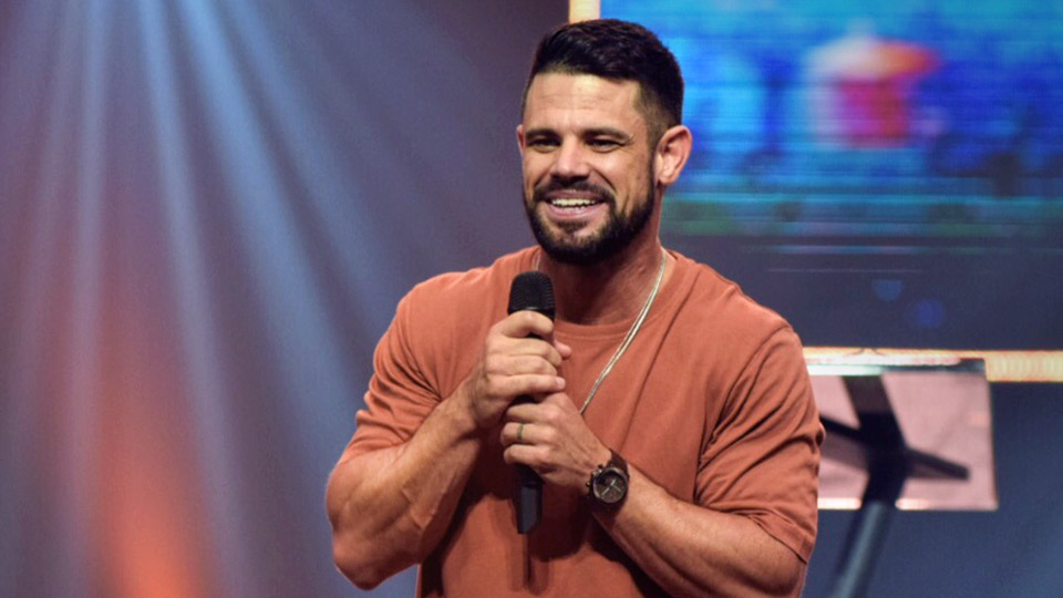 pastor steven furtick