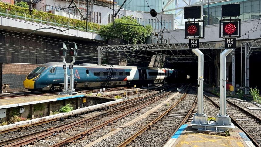 tamworth train station arrivals