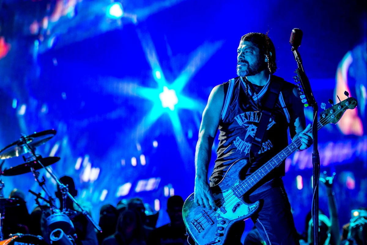 robert trujillo salary