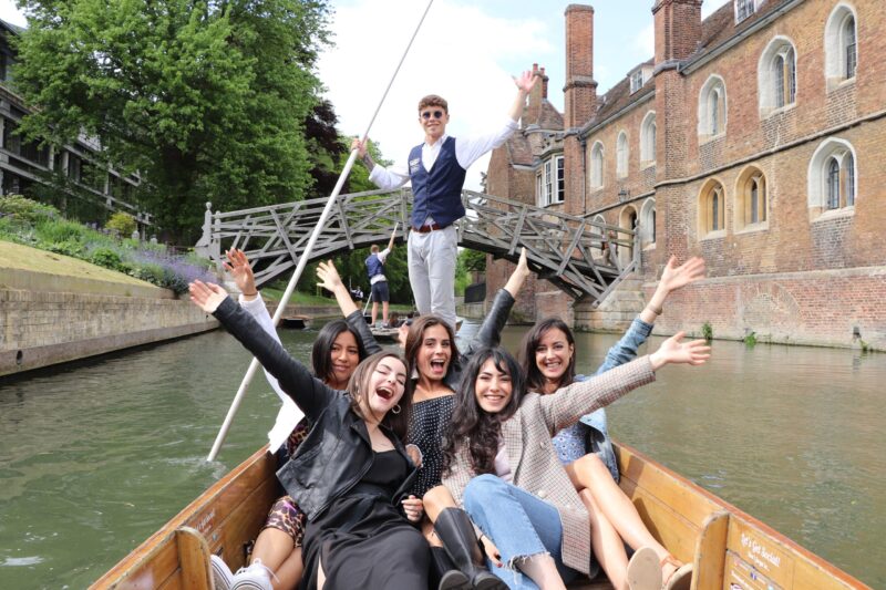 chauffeured punting tour in cambridge