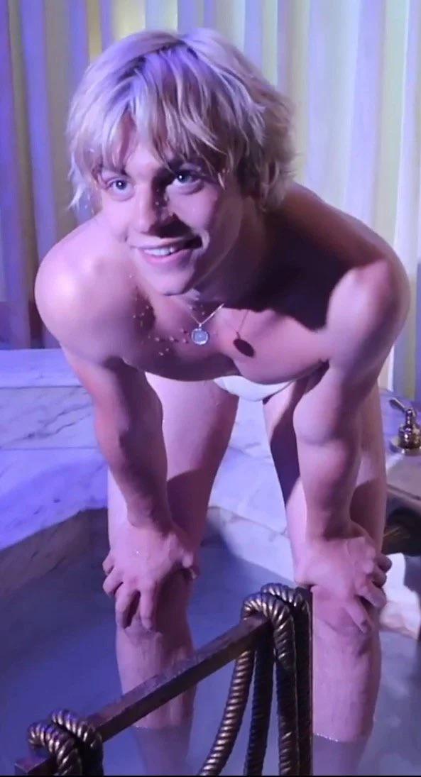 naked ross lynch