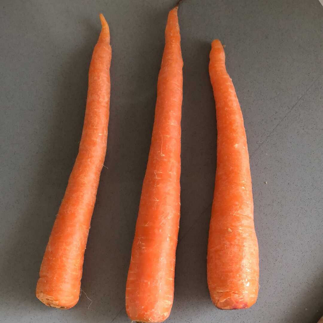 how many calories in 100g of carrots