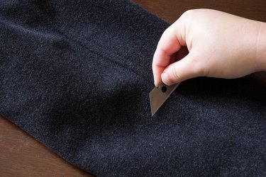 how to remove lint from woolen clothes