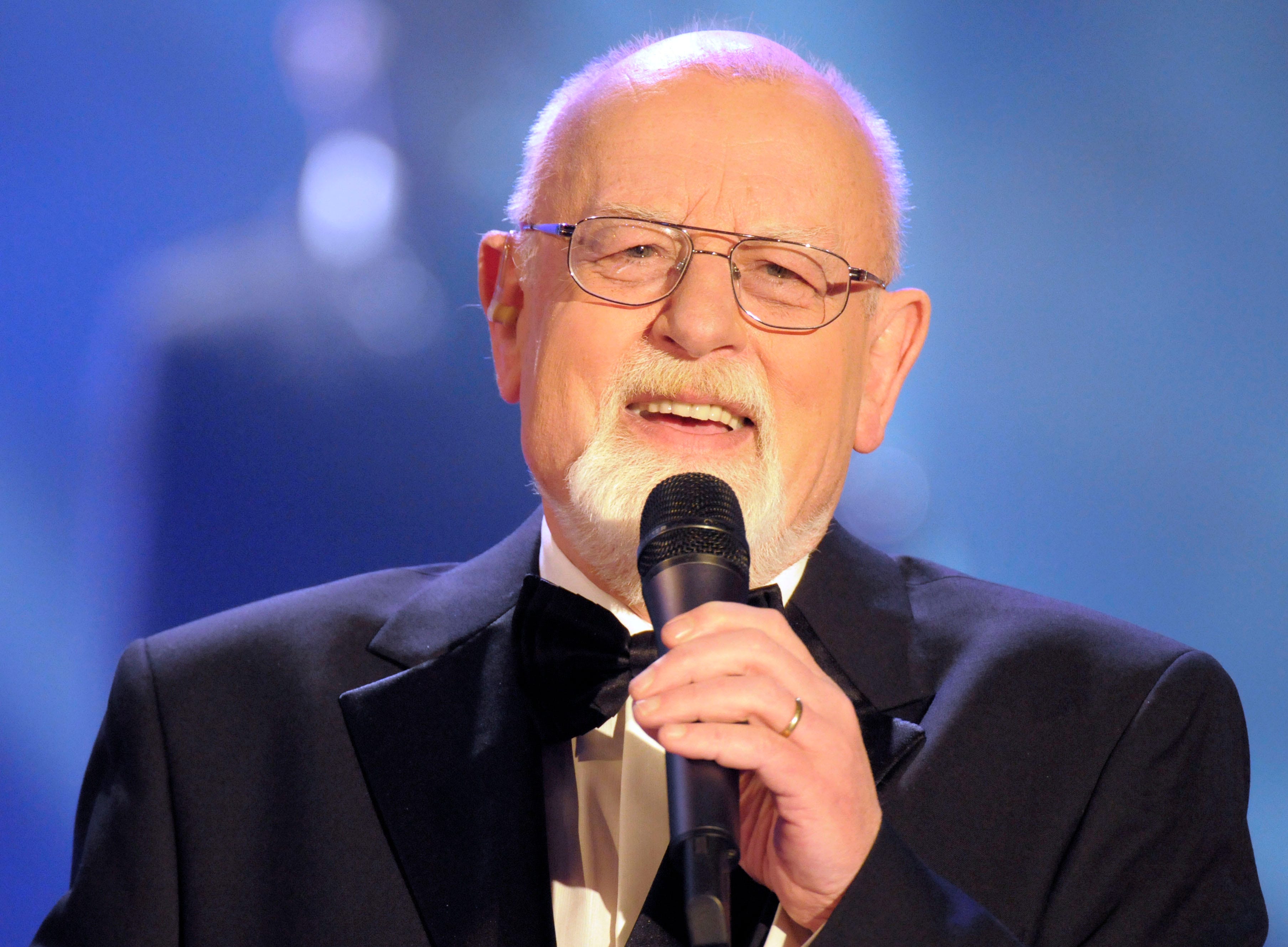 is roger whittaker still alive