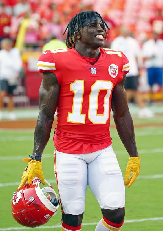 tyreek hill net worth