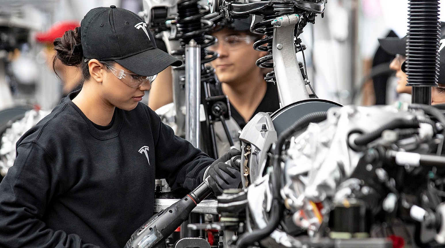 how many people applied to work at tesla 2022