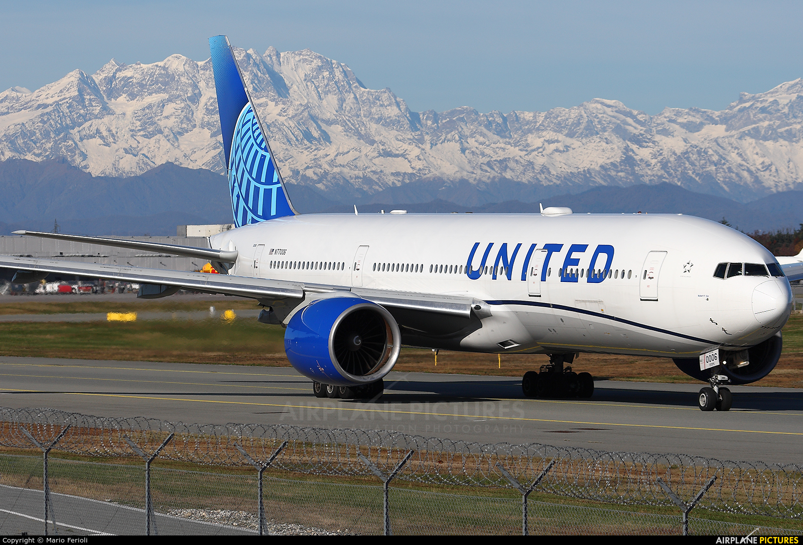 united airlines boeing 777 200er