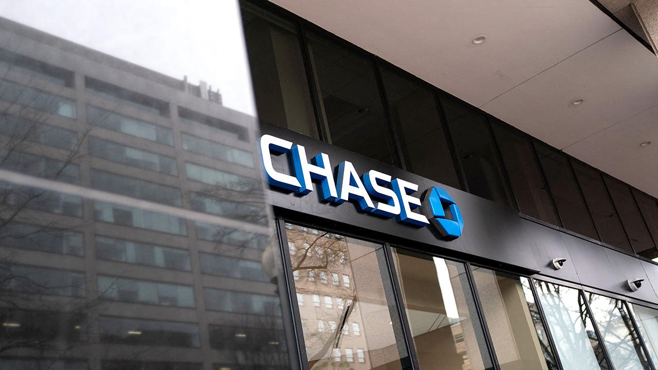 chase bank near me opening hours