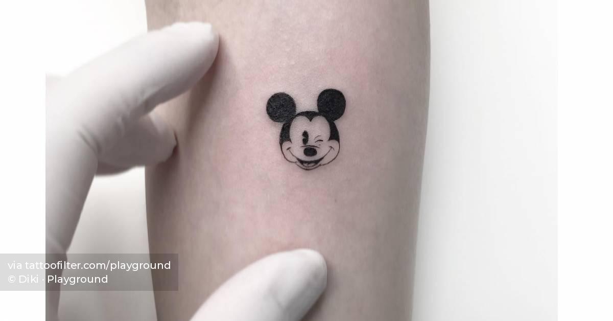 tatuaje mickey mouse