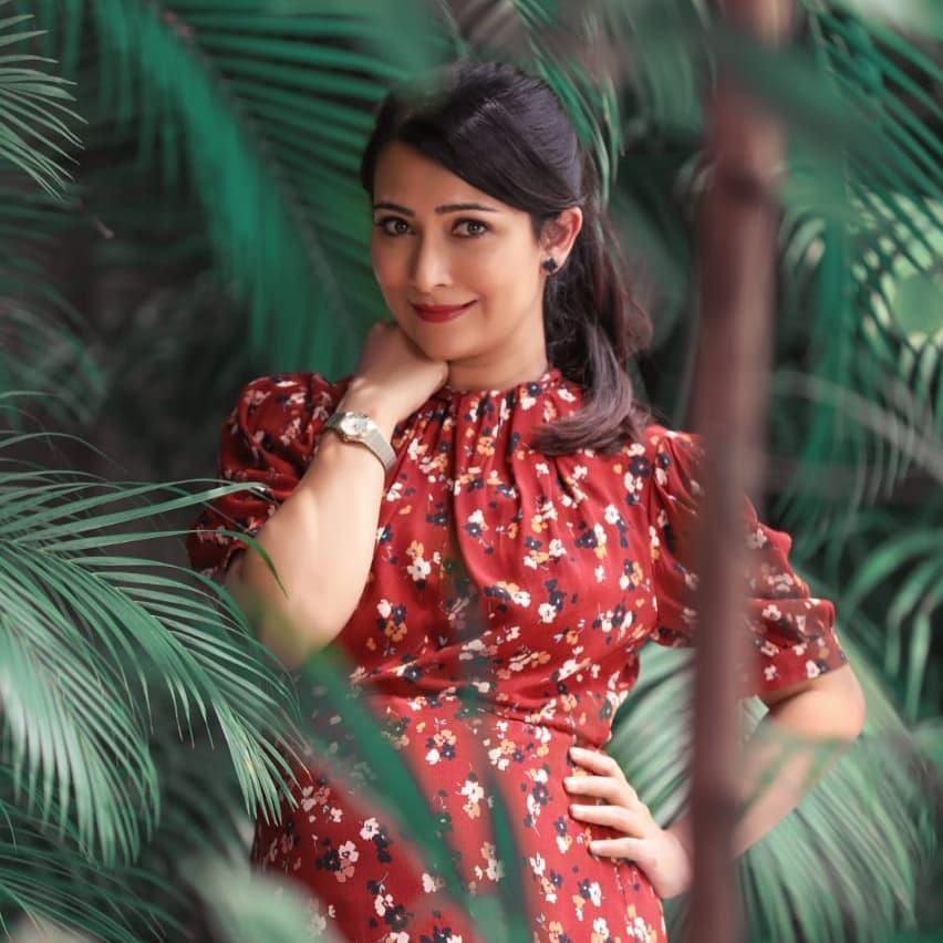 radhika pandit single photos