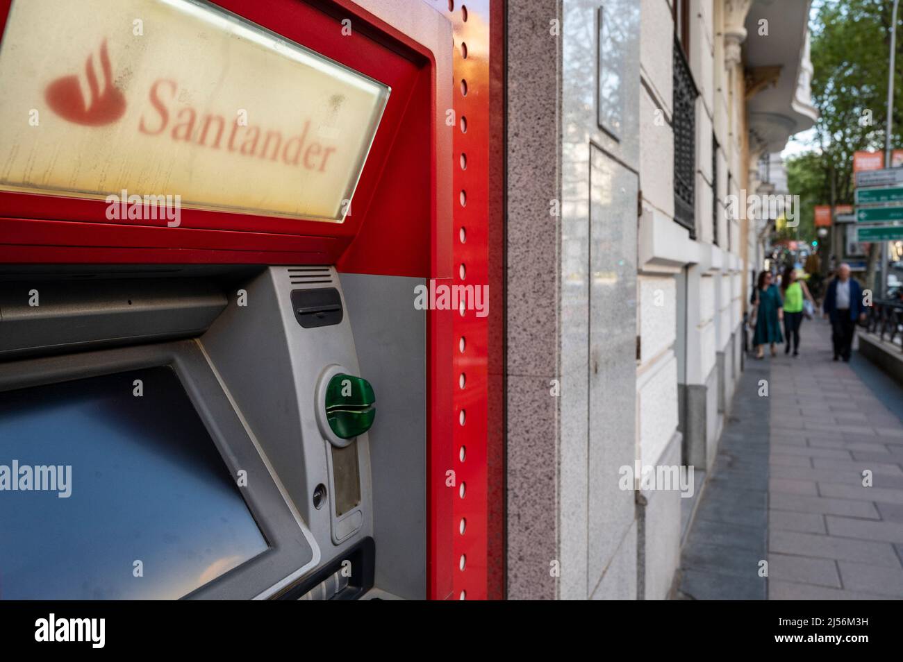 cajero santander en aeropuerto barajas