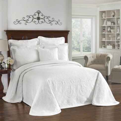 queen size white bedspread