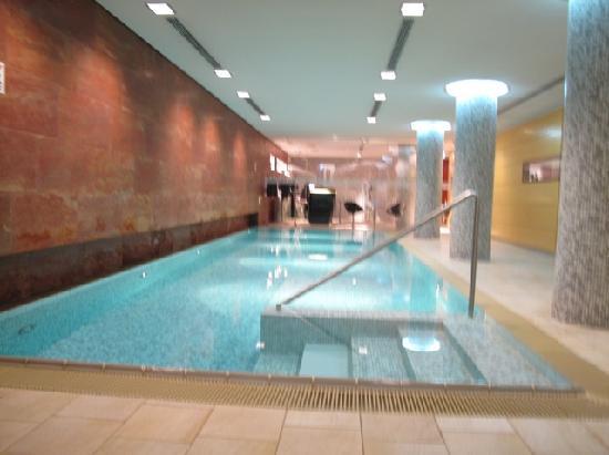 radisson blu berlin pool