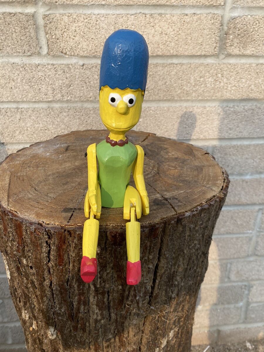 marge simpson sitting