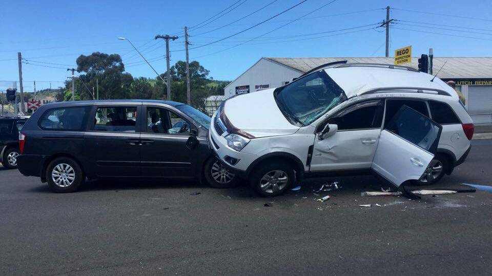 unanderra accident today