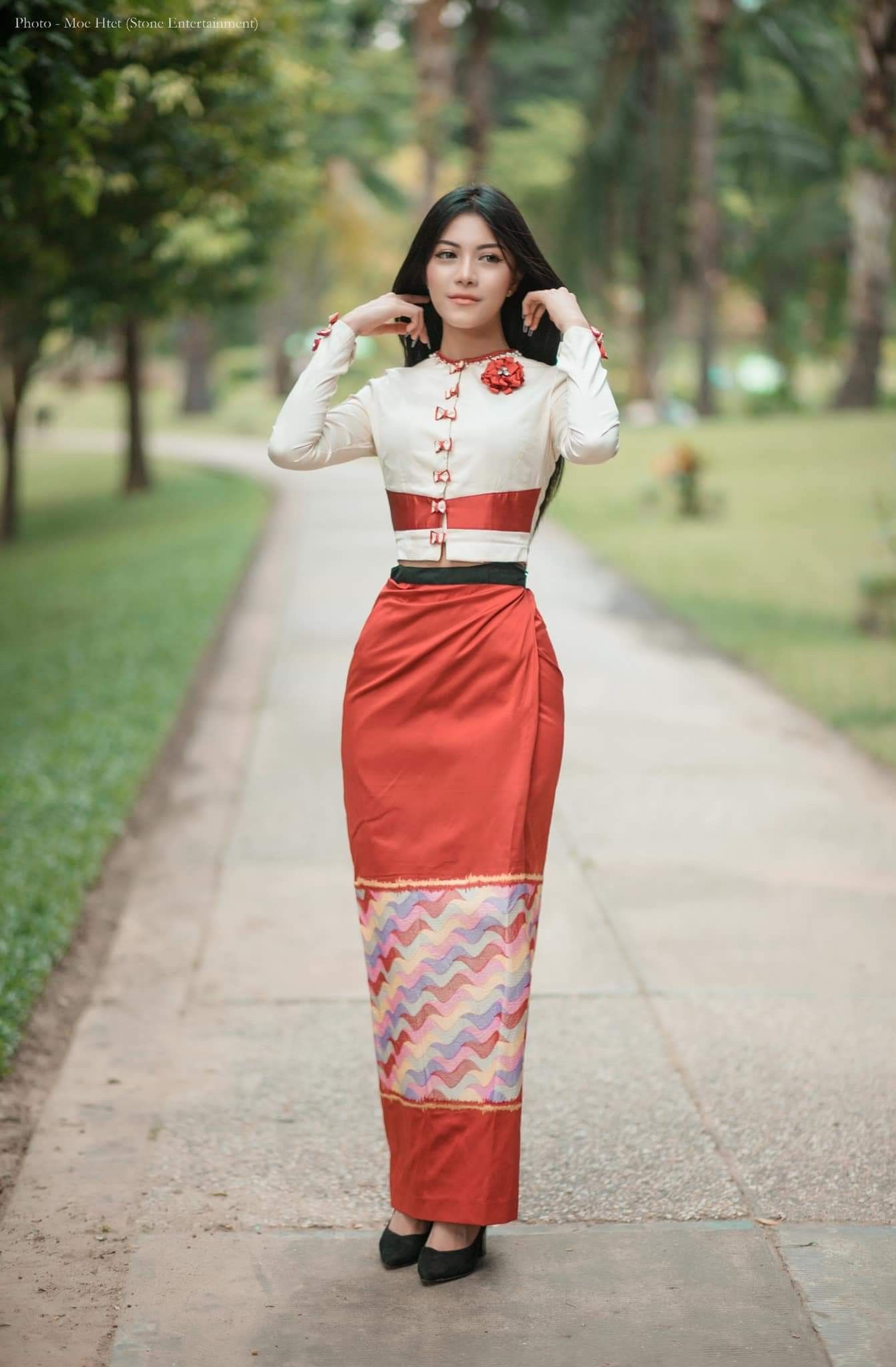 myanmar girl traditional dress