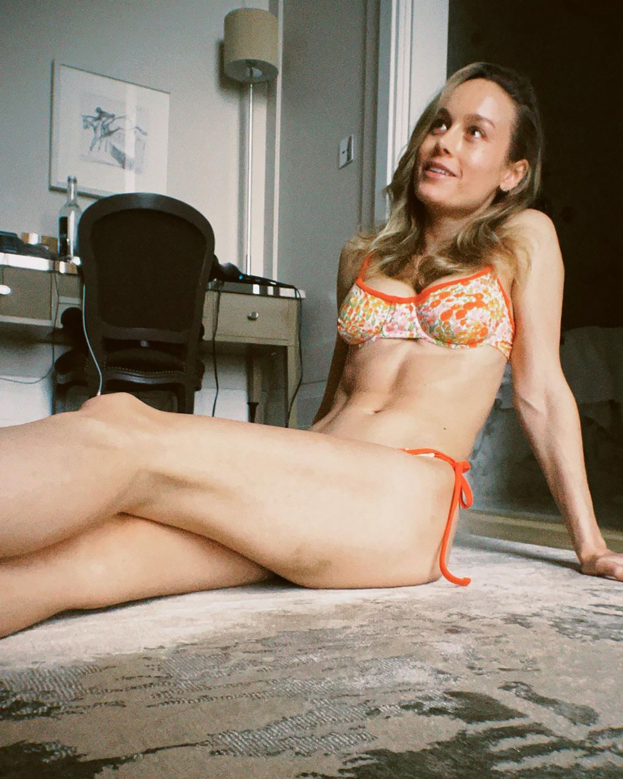 brie larson en bikini