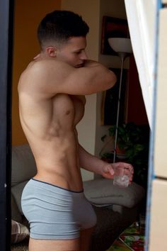 guys with massive bulges