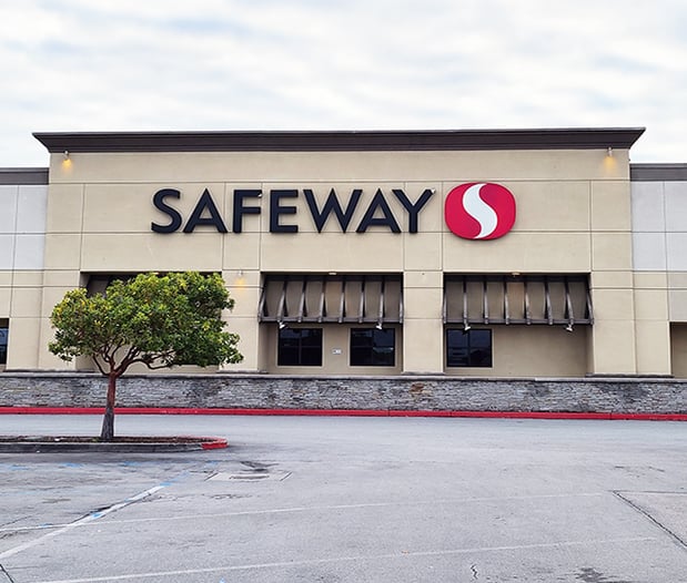 safeway hours today near me