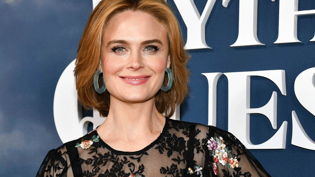 is emily deschanel deaf