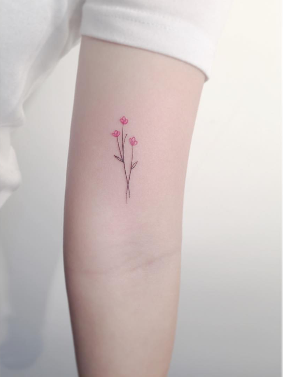 flor tatuaje minimalista