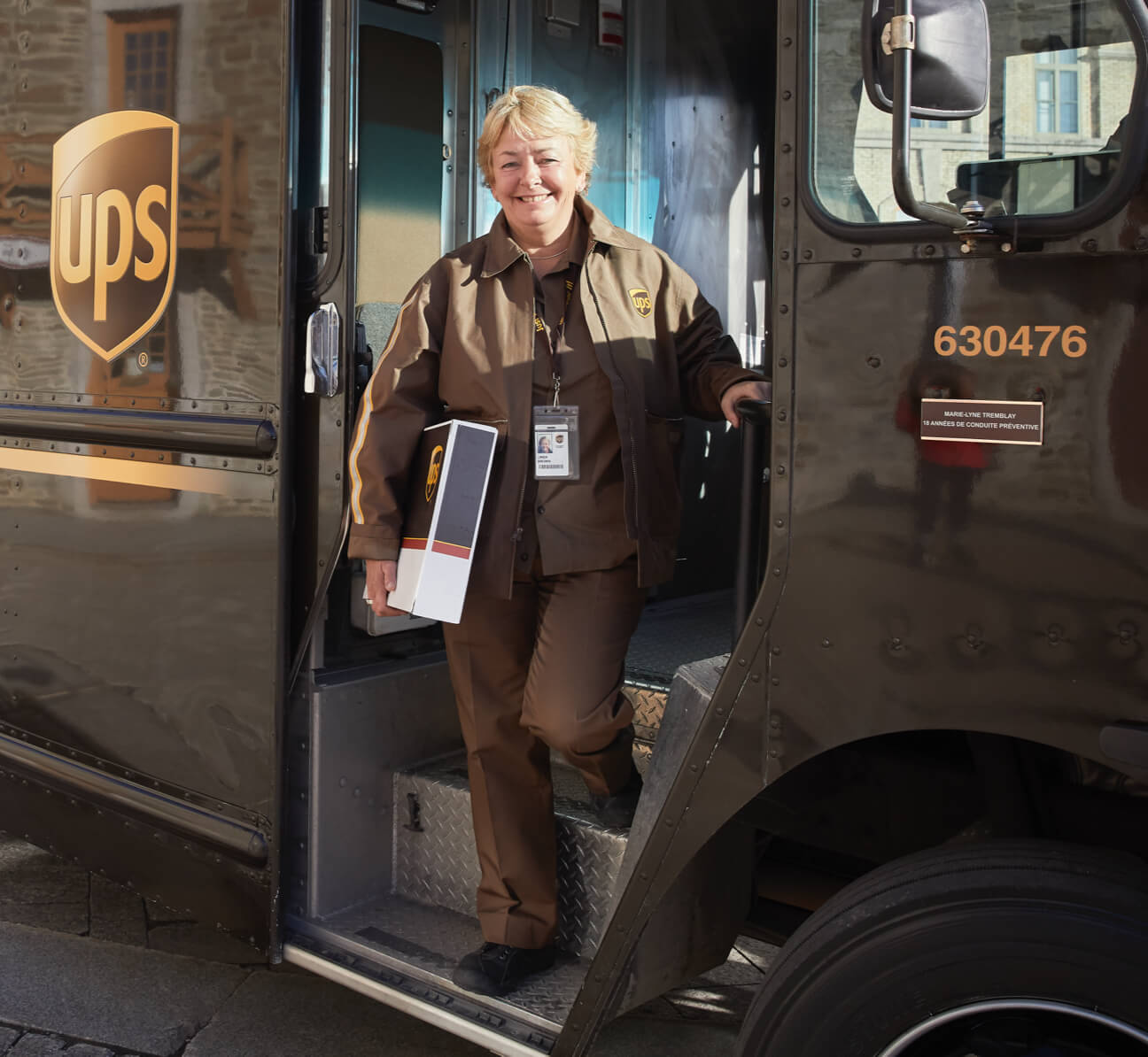 ups customer service working hours