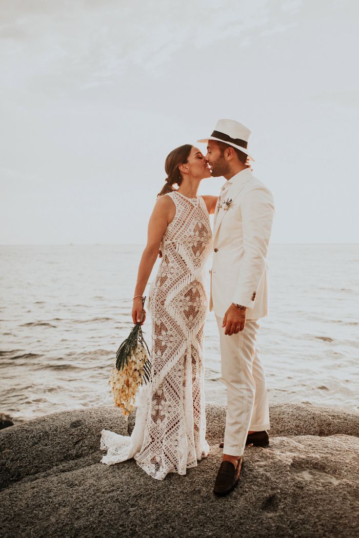 bridal gowns for beach wedding