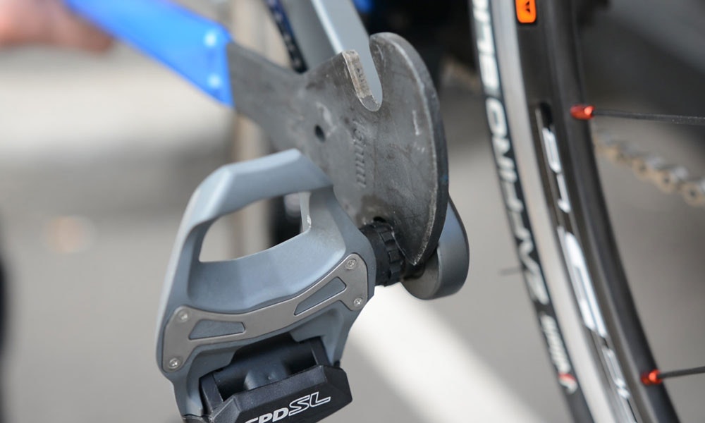 how to remove cycling pedals