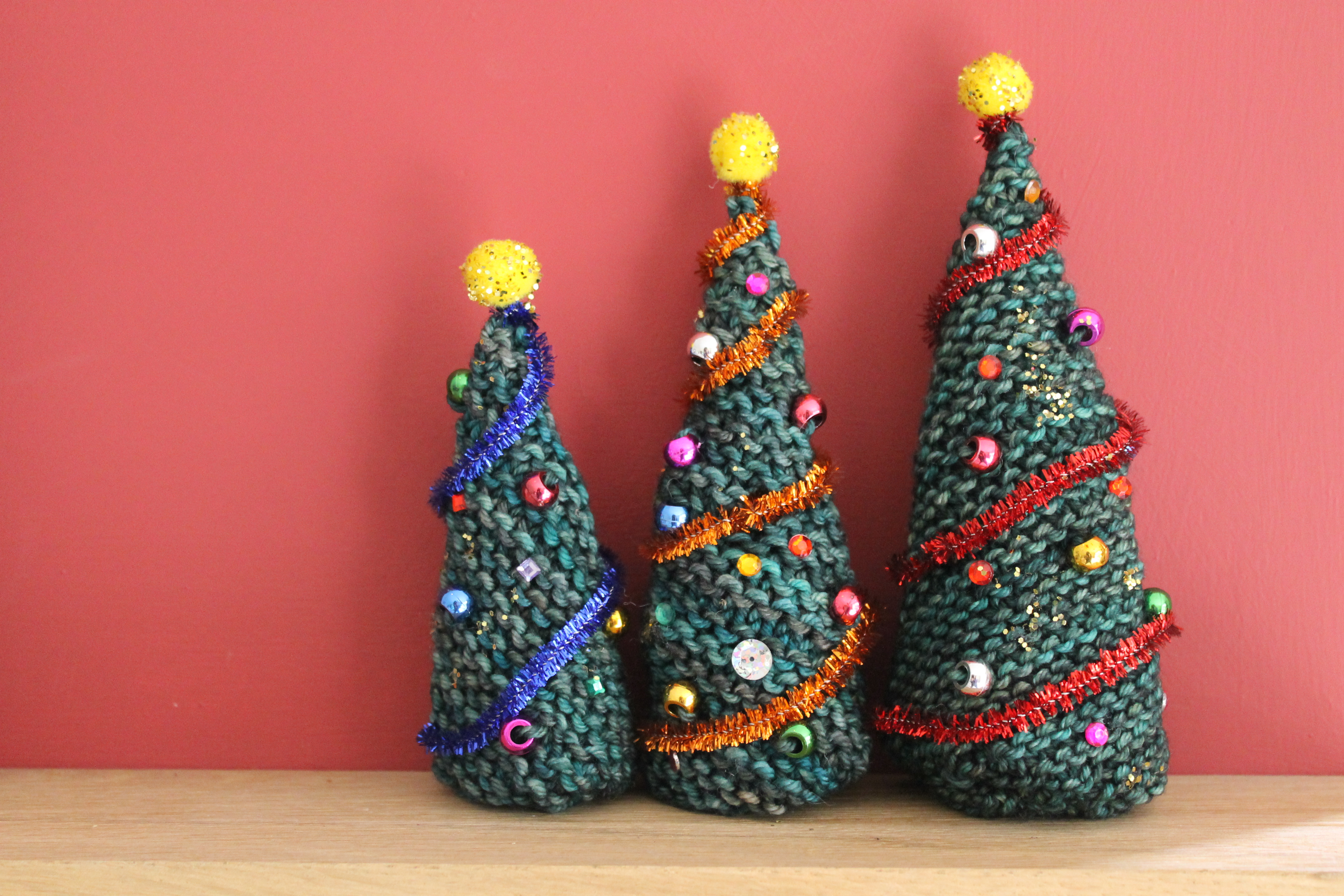 christmas tree decorations to knit