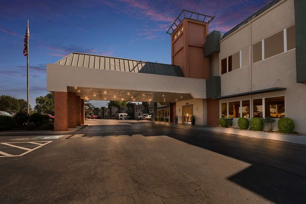 pet friendly hotels lawton ok