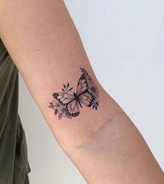 tatuajes pequeños de mariposas para mujeres
