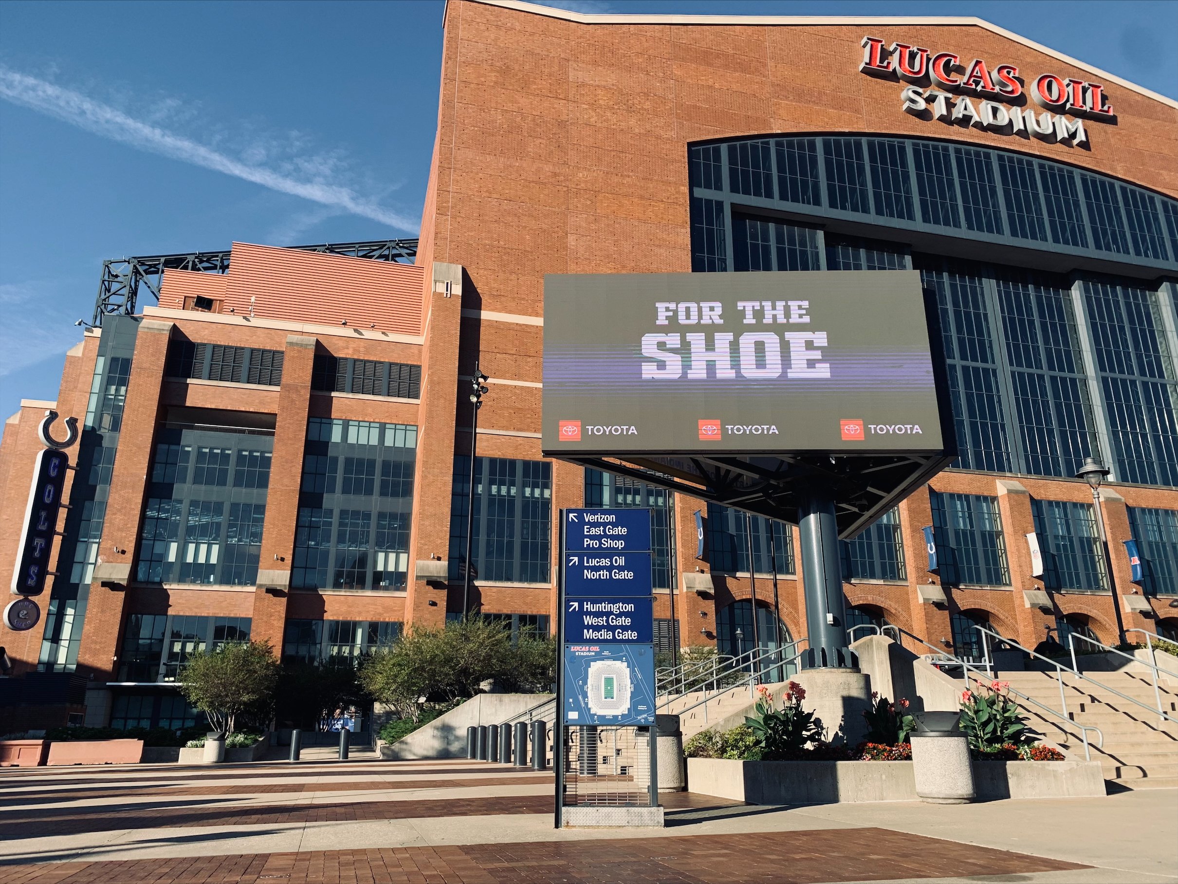 lucas oil verizon gate