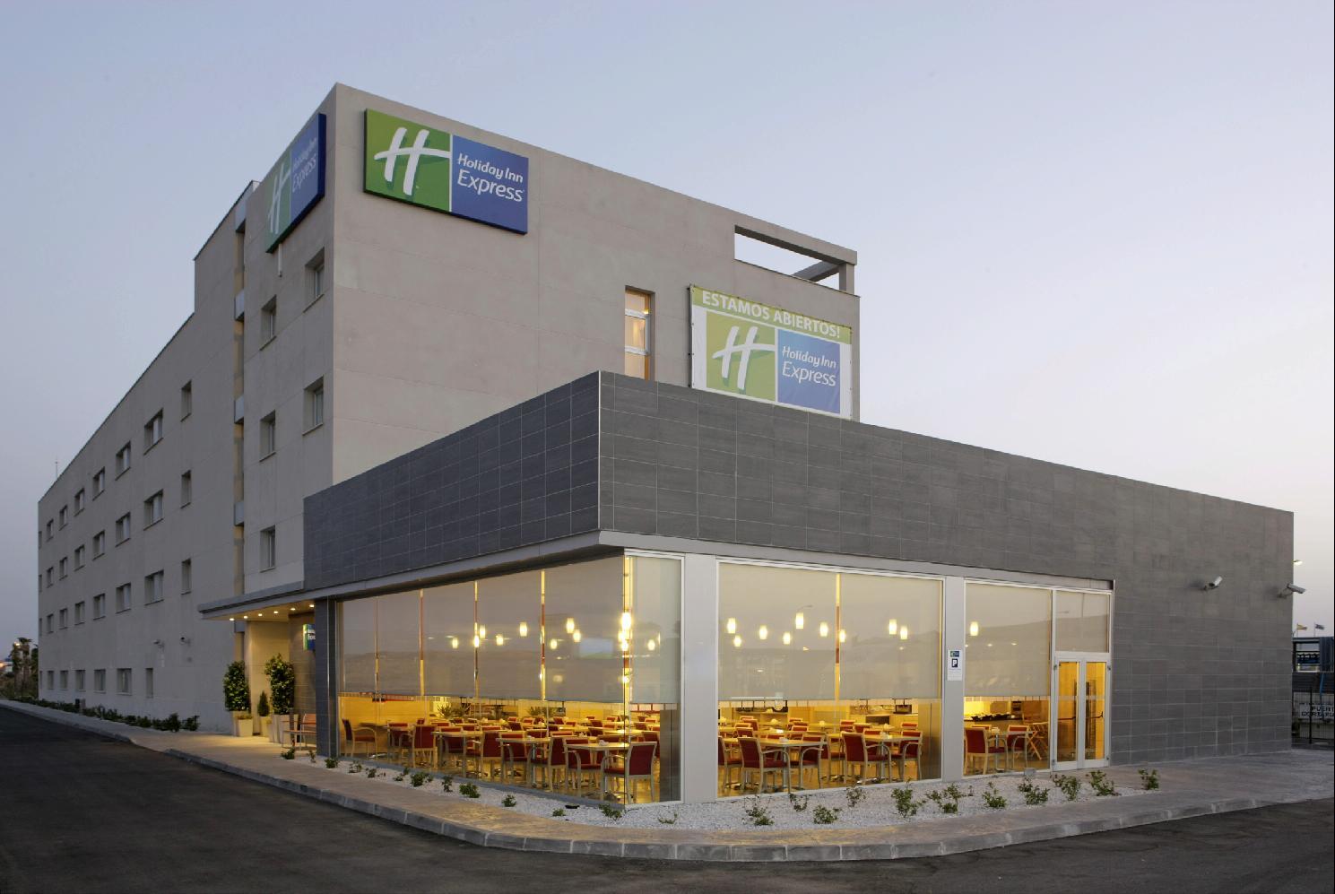 malaga airport to holiday inn express