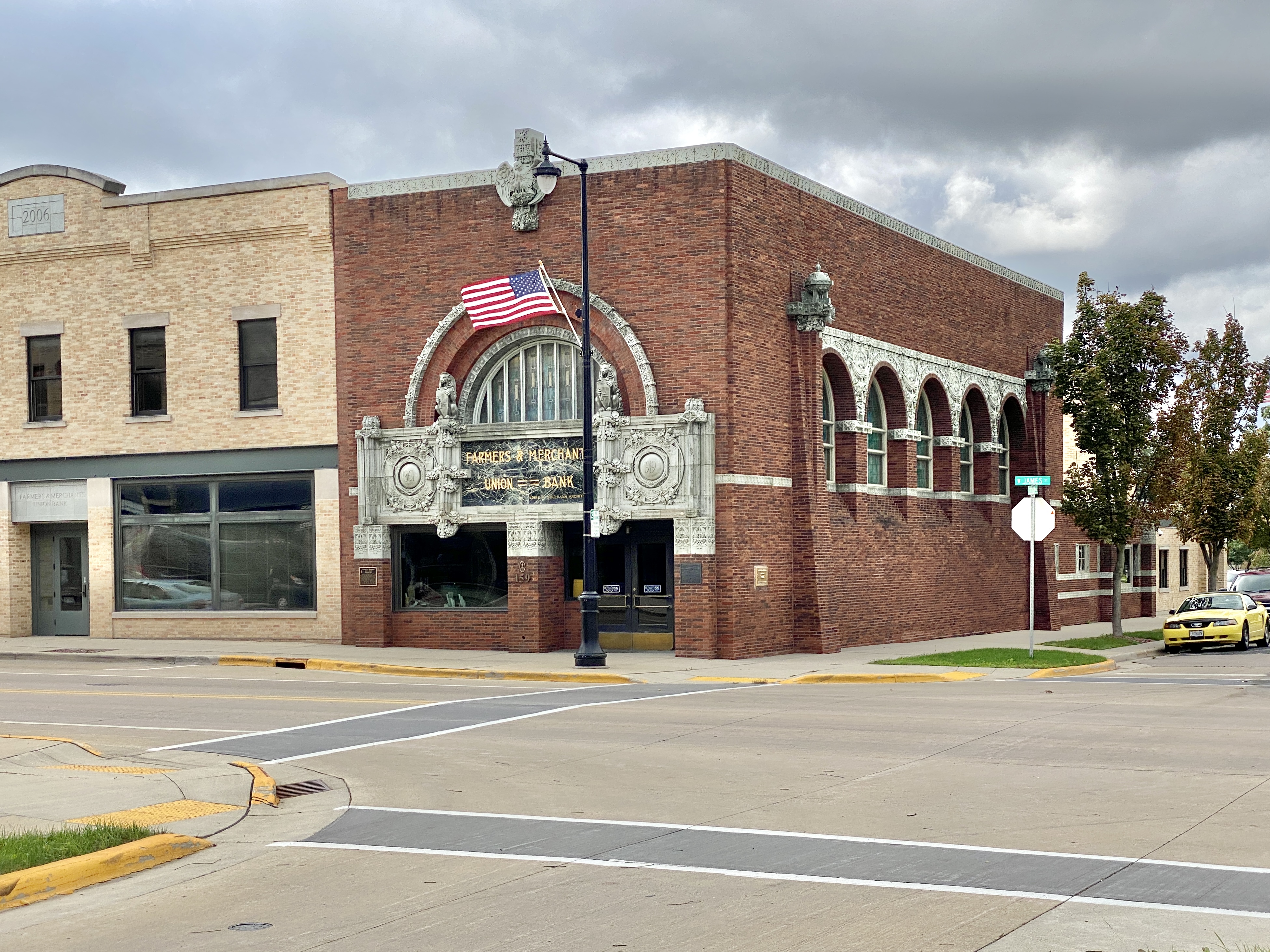 farmers and merchants bank columbus wi